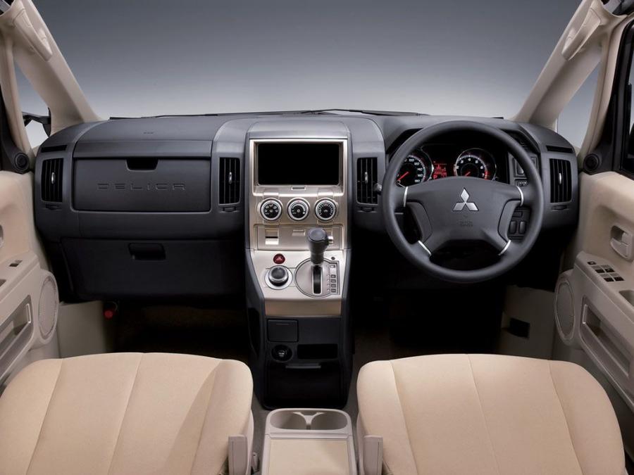 Торпедо Mitsubishi Delica D:5 2007 года  (фото 20 из 31)